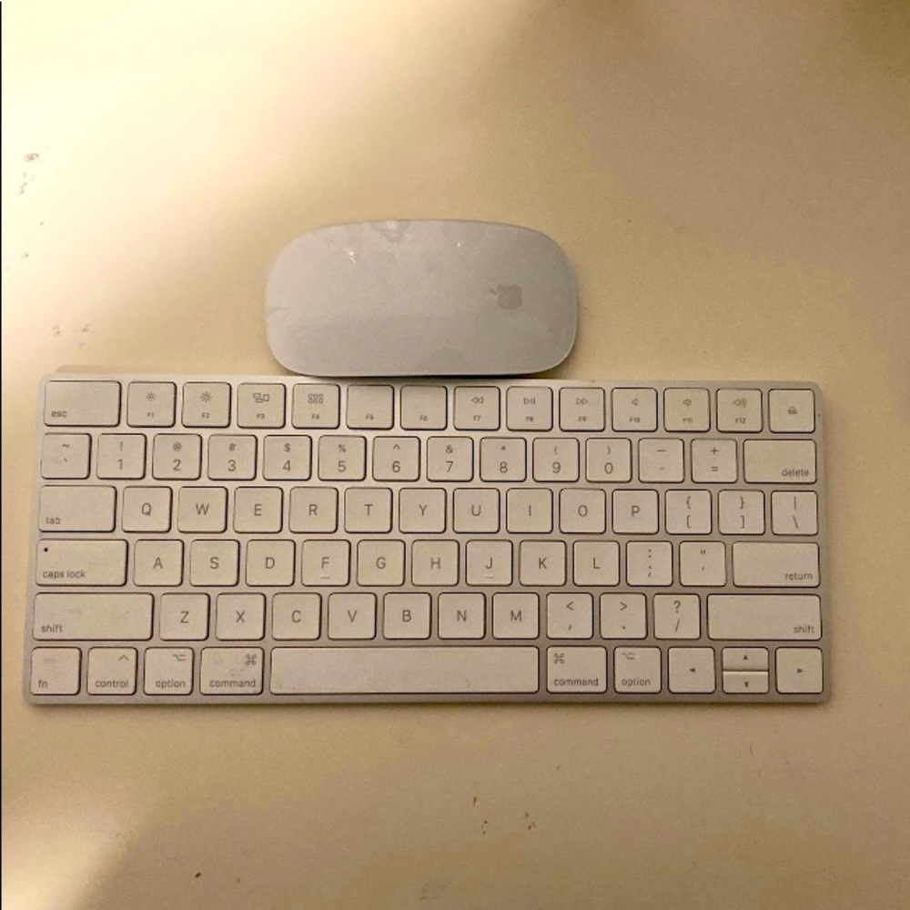 Looking to sell apple keyboard and mice used a few times